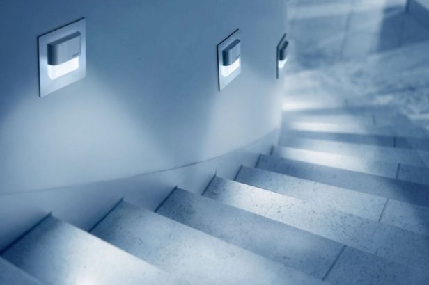 schody oświetlone LEDami