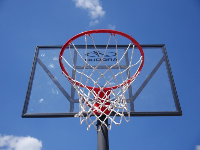 W jaki sprzęt do koszykówki warto zainwestować?